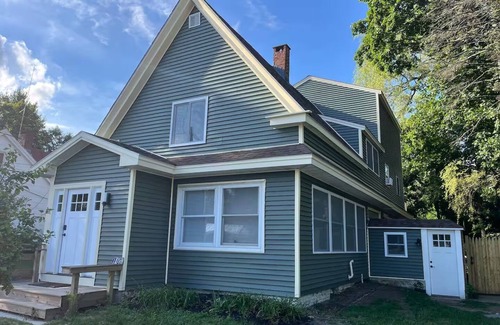 Cash Corner House | Spacious and Centrally Located! Two Connected Apartments- Sleeps 11