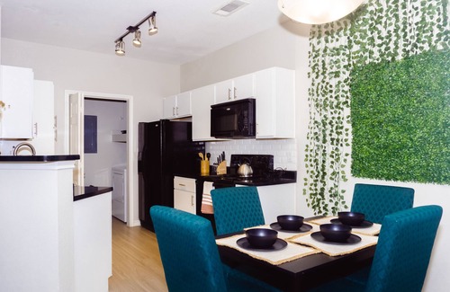 Oak Cliff Apartment | Spacious and centrally located