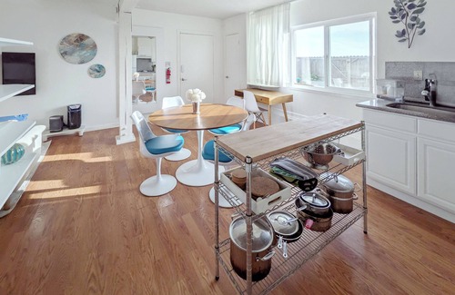 Parkside Apartment | Spacious and charming 1-bedroom apartment on Ocean Beach