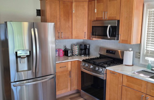 Benson House | Spacious and Charming 3-bedroom house with WiFi, AC in beautiful Omaha