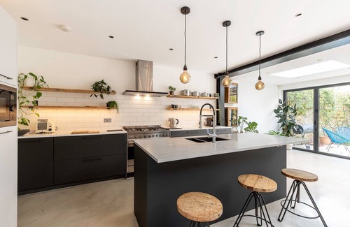 Coldharbour Apartment | Spacious and Charming Brixton Home