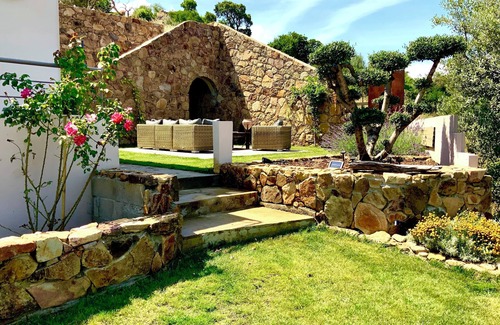 Sari-Solenzara Villa | Spacious and comfortable house with sea and vineyard view.