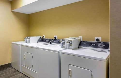 Woodstock House | Spacious and comfortable lodging near Luray Caverns in Woodstock