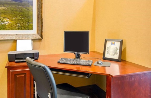 Woodstock House | Spacious and comfortable lodging near Luray Caverns in Woodstock