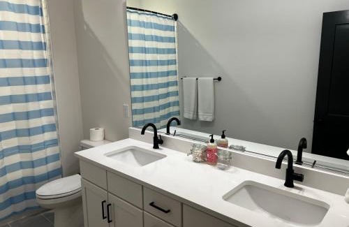 Shannon Park House | Spacious and Comfy CLT Retreat