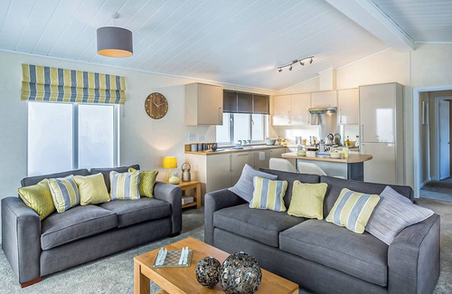 King's Lynn Ski Chalet | Spacious and contemporary lodge perfect for a family retreat.