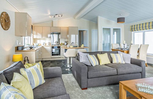 King's Lynn Ski Chalet | Spacious and contemporary lodge perfect for a family retreat.