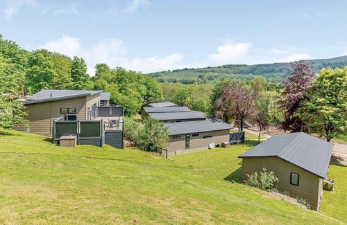 Aysgarth Ski Chalet | Spacious and contemporary lodge with one double with en suite shower and one twin.