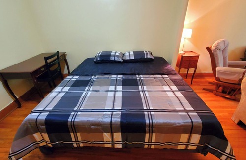 LaSalle Apartment | Spacious and Cozy Apartment With Parking, River View