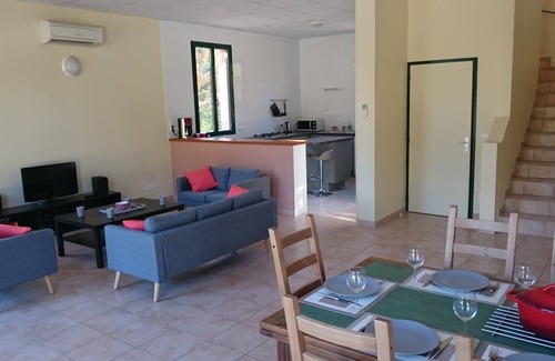 Vers-Pont-du-Gard Villa | Spacious and comfortable villa. Peaceful, rural location