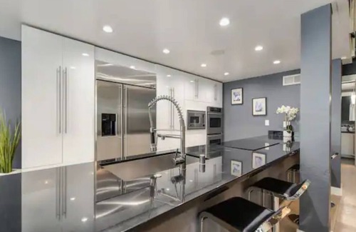 Russian Hill Condo | Spacious and Gorgeous, Nob Hill Property