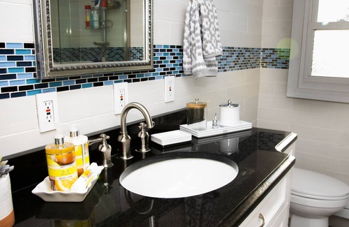North Valley Stream House | Spacious and luxurious retreat, perfect NYC getaway/15 min to JFK