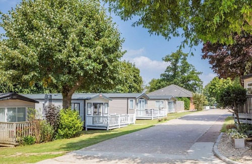 Axminster House | Spacious and luxurious 12ft-wide caravan with one double and two twin bedrooms.
