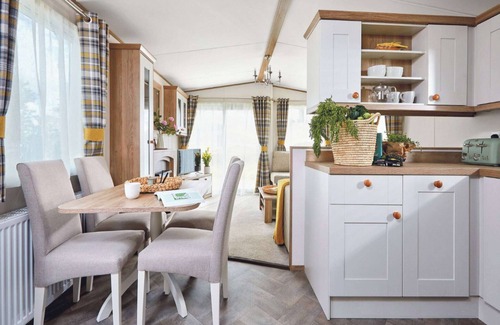Axminster House | Spacious and luxurious 12-foot-wide caravan with one double and one twin.