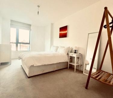 Nightingale Apartment | Spacious and Luxury 2 bed 2 bath Just 5 minutes walk from the underground