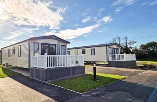 Truro Ski Chalet | Spacious and luxury lodge with TV/Freeview.