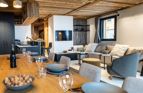 Le Chinaillon Apartment | Spacious and modern apartment with views