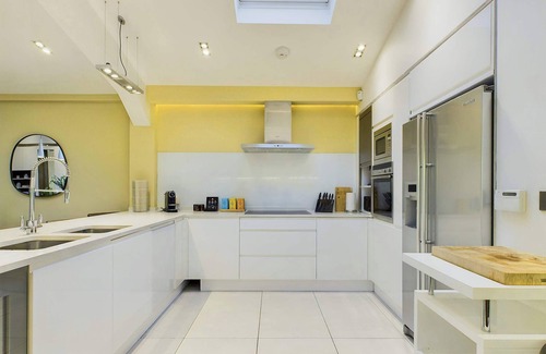 Belsize Park Apartment | Spacious and Modern Apartment near Belsize Park