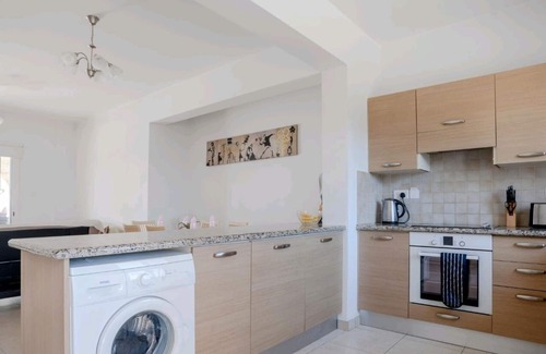 Peyia Town Apartment | Spacious and Modern 2 bed Apartment in Peyia