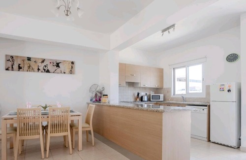 Peyia Town Apartment | Spacious and Modern 2 bed Apartment in Peyia