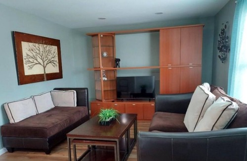 Trotwood House | Spacious and Modern 3-Bedroom Apartment with Outdoor Patio and Modern Amenities!