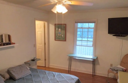 Manning House | Spacious and Modern Lake Marion Family Getaway- Close to Charleston and Columbia