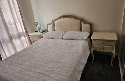 Burnt Oak Apartment | Spacious and Modern Two Bedroom Two Bathroom Flat with Secure Parking