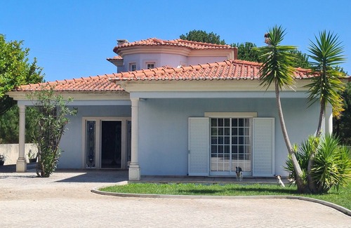 Pataias Gare Villa | Spacious and modern villa in the middle of the pines - Clos de mur - NAZARÉ