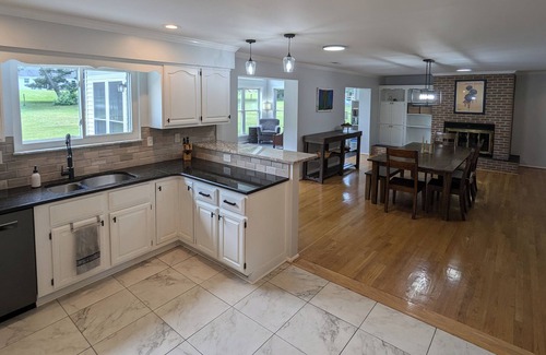 Amberley Village House | Spacious and Peaceful 3-Bedroom House in Cincinnati