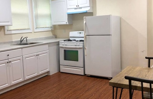 Weequahic Apartment | Spacious and private apartment with 3 bedrooms and 1 bathroom near Newark International Airport EWR and New York City