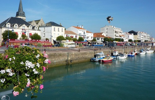Givrand House | Spacious and recent house, classified 3 stars , close to the sea, calm.