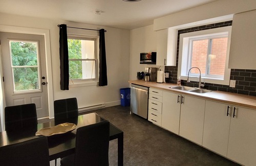 Lafleche Apartment | SPACIOUS AND RENOVATED, PARKING, ST-HUBERT