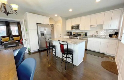 Hillen House | Spacious and Serene Baltimore Townhome