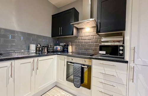 Whitton Apartment | Spacious and Unique One Bedroom Gem in Twickenham