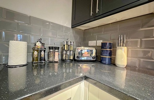 Whitton Apartment | Spacious and Unique One Bedroom Gem in Twickenham