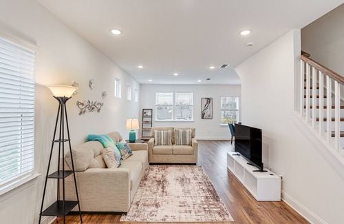 Antioch House | Spacious Antioch Home w/ Deck: 17 Mi to Nashville!
