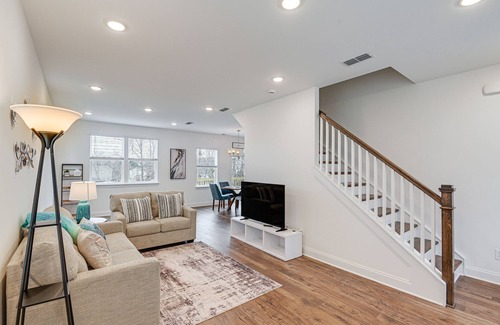 Antioch House | Spacious Antioch Home w/ Deck: 17 Mi to Nashville!