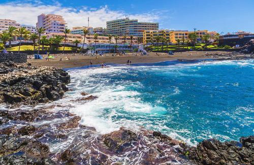 Guia de Isora Apartment | Spacious apart with large terrace,5 min beach