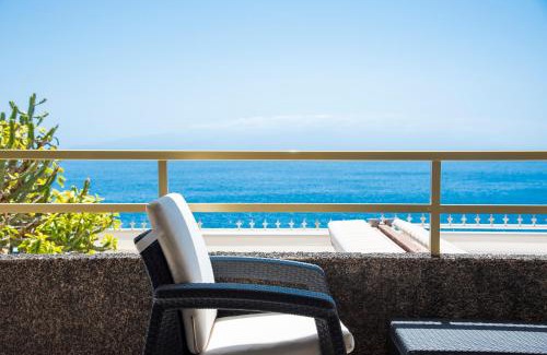 Guia de Isora Apartment | Spacious apart with large terrace,5 min beach