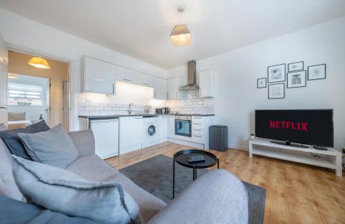 Bishop's Stortford Apartment | Spacious Apartment near Stansted Airport & Bishops Stortford Town Centre, Well-Suited for Contractors and Relocators