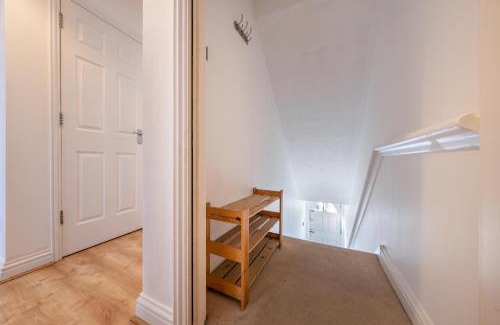 Bishop's Stortford Apartment | Spacious Apartment near Stansted Airport & Bishops Stortford Town Centre, Well-Suited for Contractors and Relocators
