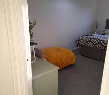 North Bitchburn Apartment | Spacious Apartment with Balcony, Breakfast & Parking,
