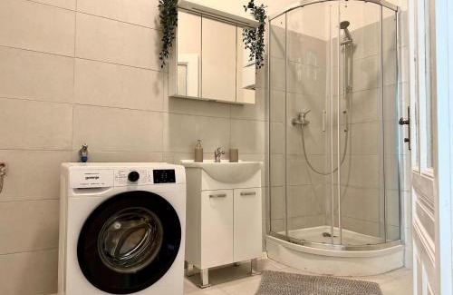 Wahring Apartment | Spacious Apartment, 3 min to U6 Alserstraße