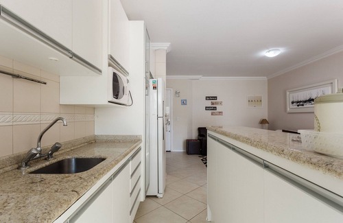 Jurere Apartment | Spacious Apartment With Pool in Jurere Chr025
