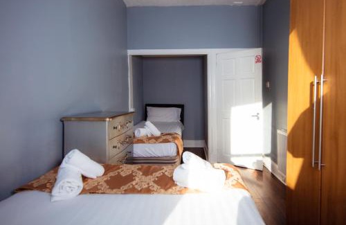 Tollcross Apartment | Spacious Apartment by Edinburgh Castle and Meadows