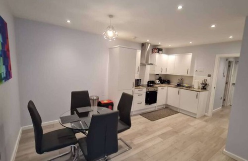 Cranford Apartment | Spacious apartment, can accommodate 4 guests