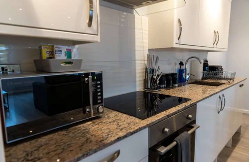 Cranford Apartment | Spacious apartment, can accommodate 4 guests
