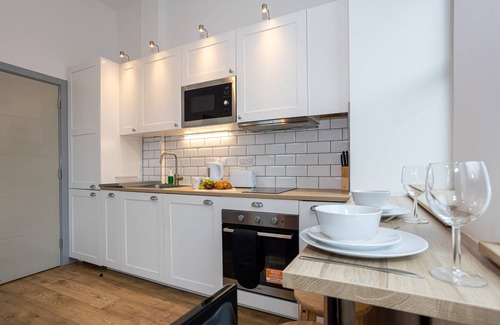 Salford Apartment | Spacious, Apartment Close to Manchester City Centre By Pillo Rooms