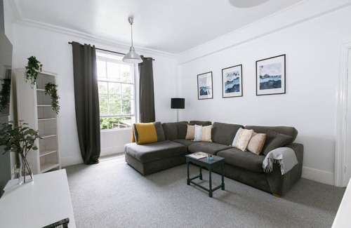 Exeter Apartment | Spacious Apartment, Free Parking, Central Location Near To Uni, Hospital, Town
