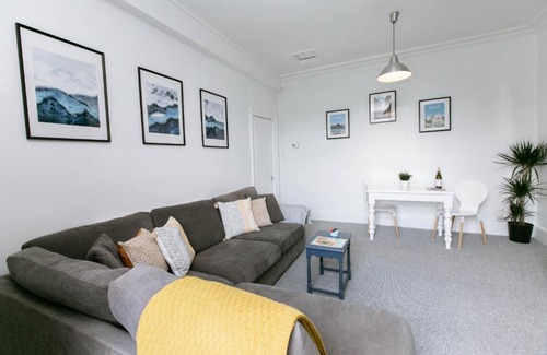 Exeter Apartment | Spacious Apartment, Free Parking, Central Location Near To Uni, Hospital, Town